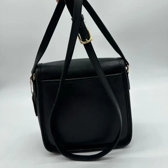 Coach • 9076 Companion Flap - Picture 3 of 14